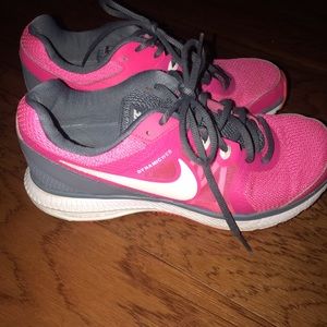 Size 9.5 Nike Women’s Pink Shoe